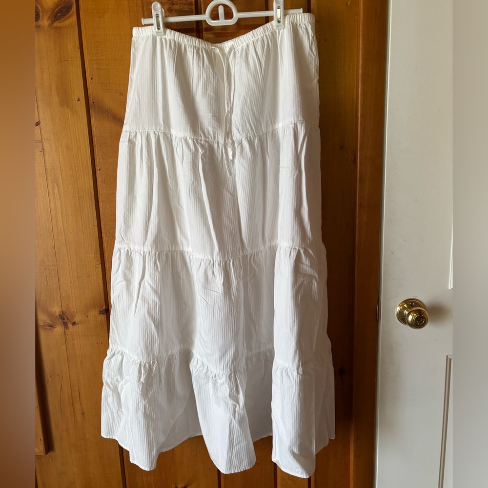 Women’s white Maxi skirt size S